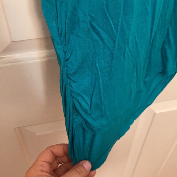 🔥‼️Sparkly teal beaded vneck cap sleeve top - med - Picture 6 of 6